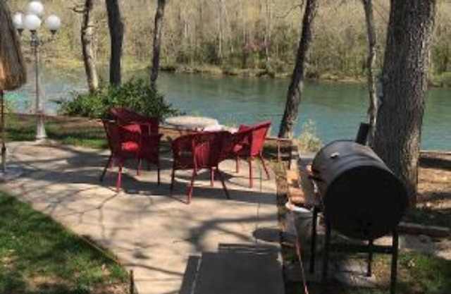 Cottage on Lake Taneycomo, near the College of the Ozarks and the dam.