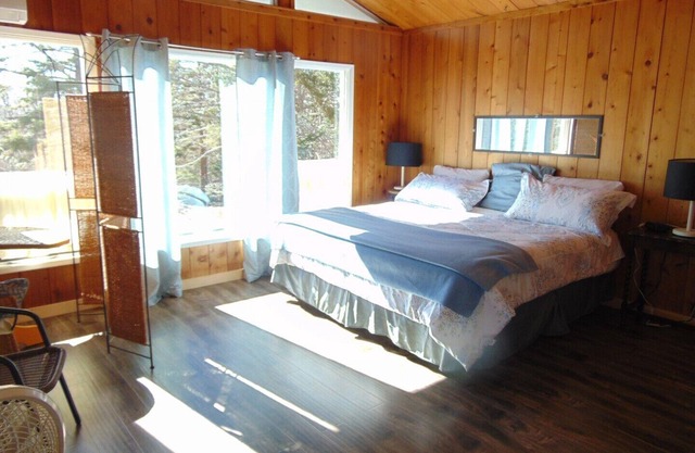 Cottage property Whitepoint Estates