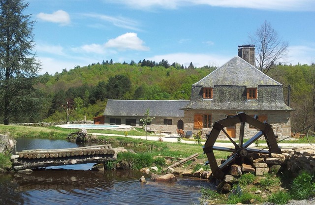 Cottage renovated on the ruins of the XV th Century, relaxation area (Jacuzzi) and swimming