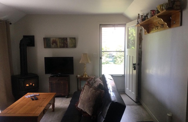 Cottage Retreat 75 Steps from the shores of spectacular Lake Huron, Sauble Beach