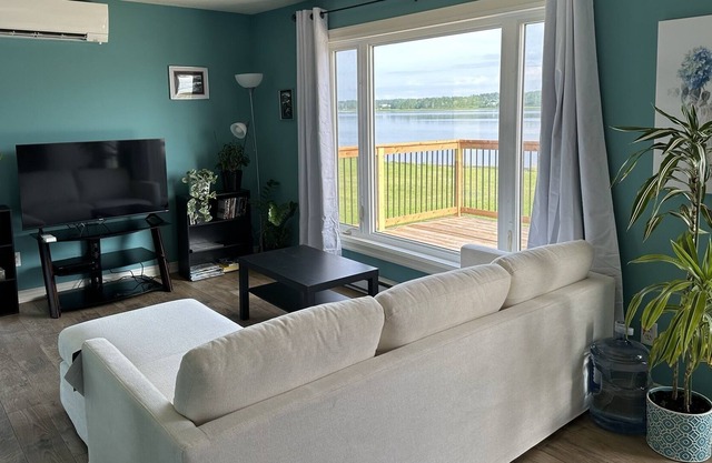 Cottage right on the water with private beach