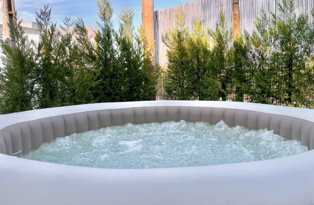Cottage 'Syrah' with Shared Pool, Private Terrace and Air Conditioning