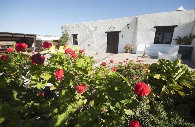 Cottage with private pool in Lanzarote. Different experience.