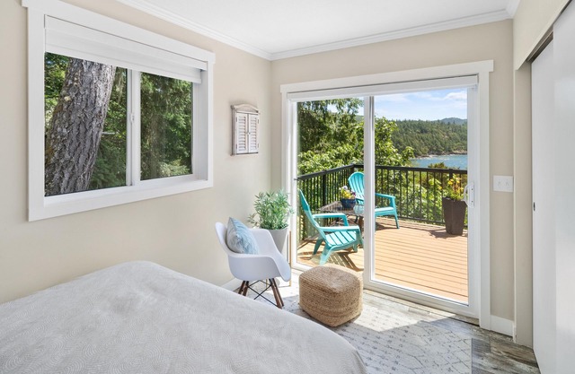 Cottage w/Ocean Views, Hot Tub, Private Beach