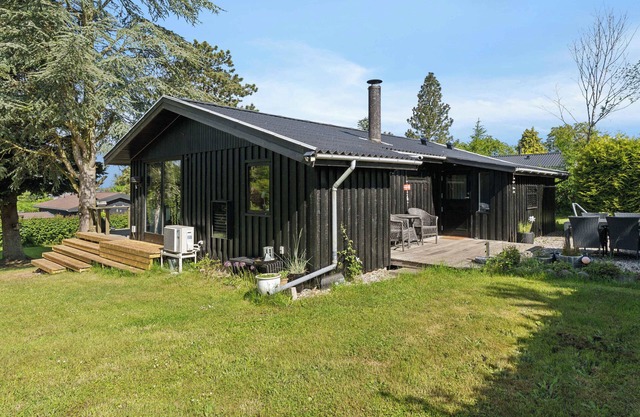 Cottage with fjord view in lovely Vellerup