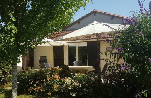 Cottage with large peaceful fenced garden.