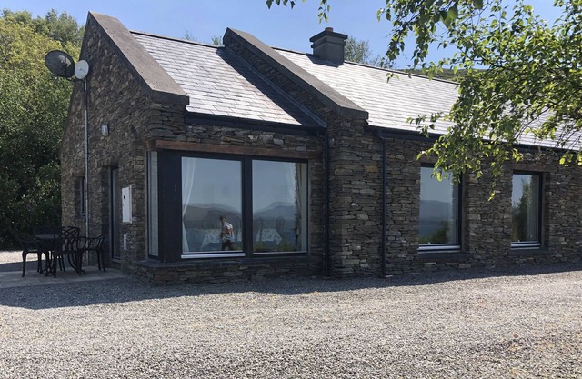 Cottage with outstanding views over Kenmare Bay