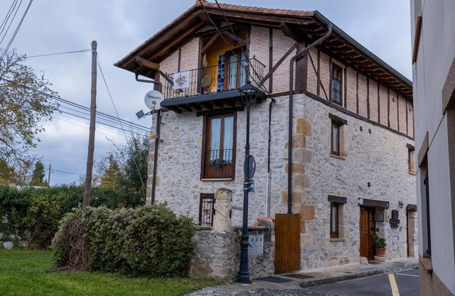 Cottage 'Zadorra Etxea Casa' with Mountain View, Private Terrace and Wi-Fi