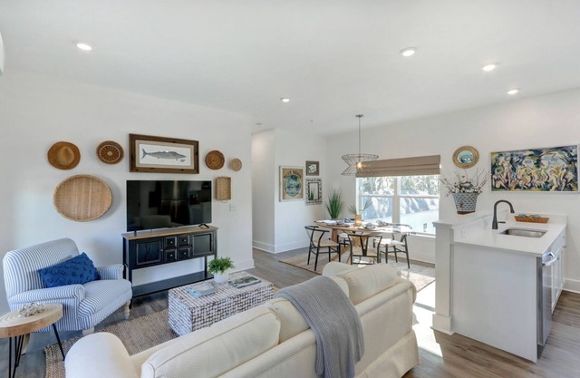 Cotton Bleu- Coastal Convenience & Close to SAV by Lucky Savannah