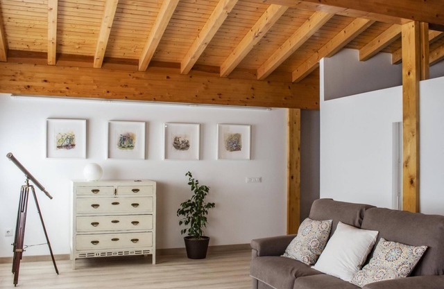 Country House 'Vivienda La Laguna' with Private Pool, Private Terrace and Wi-Fi