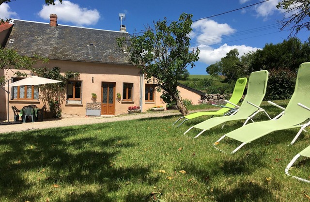 Country house in quiet cul-de-sac, with beautiful view of the Morvan, single storey