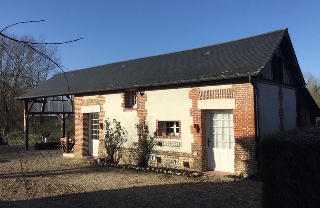 Country cottage, well equipped for two adults and two children (+ dogs)