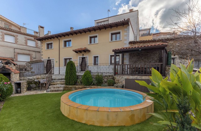 Country House "La Fontanita" with Mountain View, Private Pool & Wi-Fi