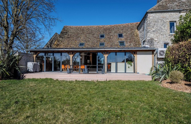 Country gite, ideal for families, 1h from Paris, sleeps 13