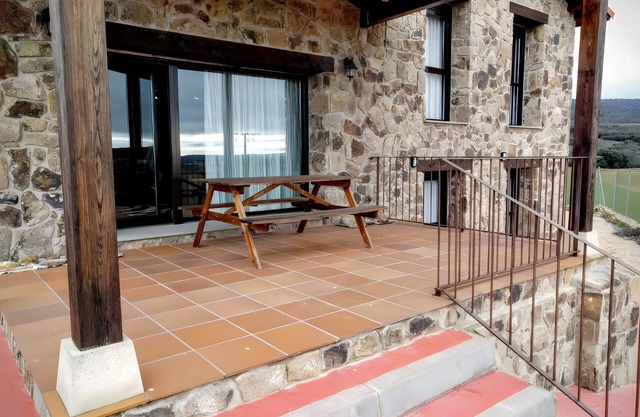 Country House 'La Casona Del Silencio' with Mountain View, Private Terrace and Wi-Fi