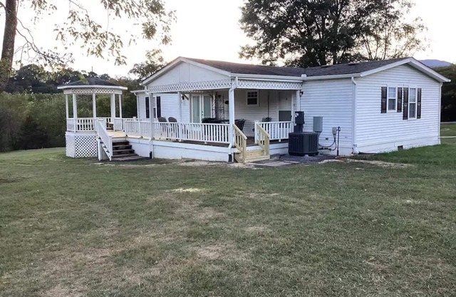 Country Haven Cottage, joins Jackson River Trail and many other attractions n