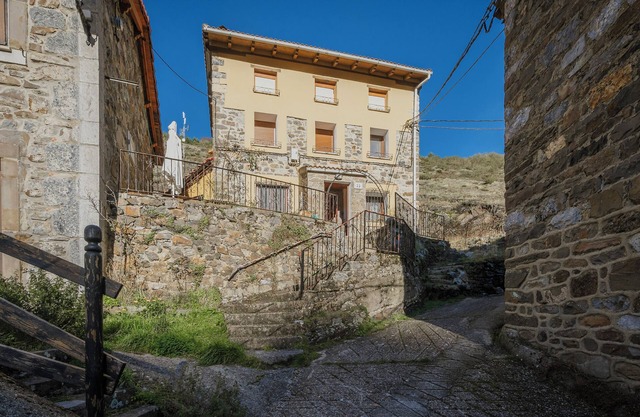 Country Home 'La Casa De Sara ' with Mountain View, Private Terrace and Wi-Fi
