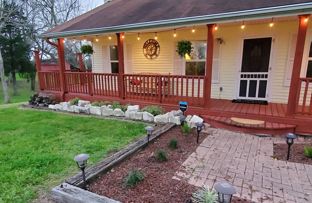 Country home located near Bellville/Sealy only 60 minutes from Houston, Tx