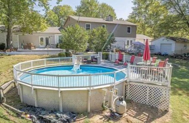 Country Homeplace 4-bedroom Pool-HotTub pets ok Near Toyota