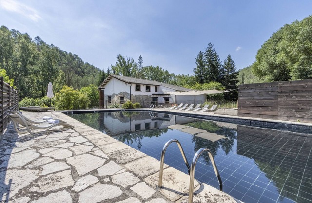 Country House 'Casa Dels Peixos' with Lake View, Private Pool and Wi-Fi