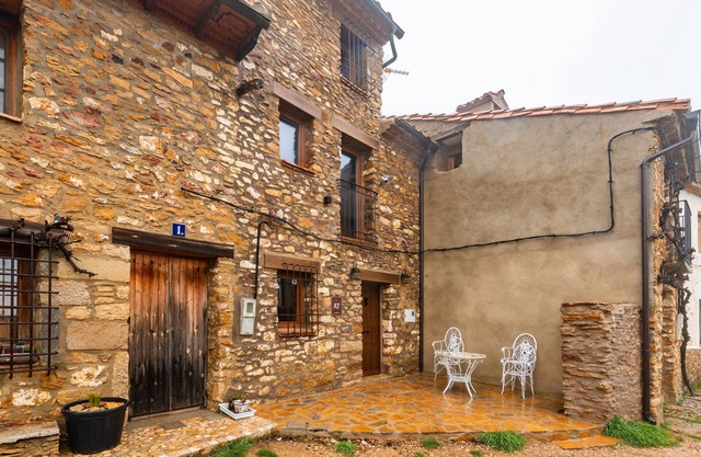 Country House 'La Parreta Estancia La Morada' with Mountain Views, Private Terrace and Private Garden