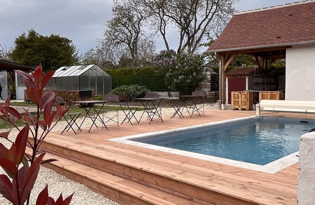 Country house 16 pers, swimming pool, village center