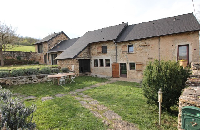 Country house 8/10 persons with swimming pool in the middle of vineyards