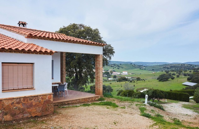 Country House 'Casa Las Niñas' with Mountain View, Shared Pool and Air Conditioning