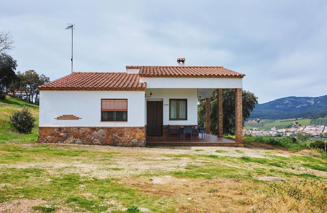 Country House 'Casa El Collado' with Mountain View, Shared Pool and Air Conditioning