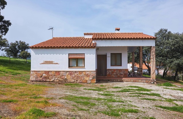 Country House 'Casa El Águila' with Mountain View, Shared Pool and Air Conditioning