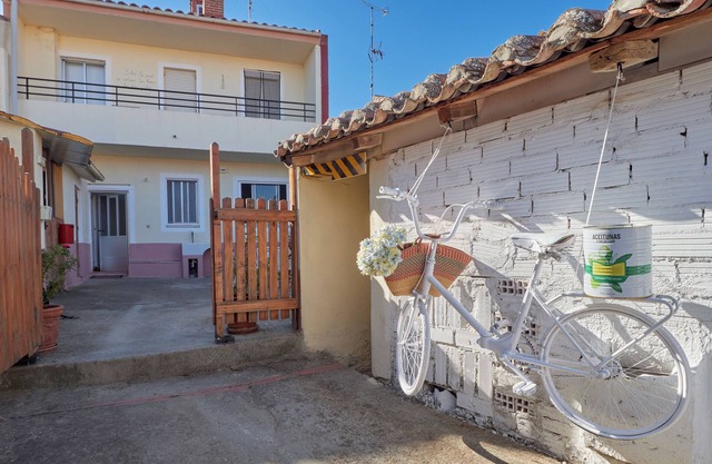 Country House 'Casa Visi' with Shared Terrace, Private Garden and Wi-Fi