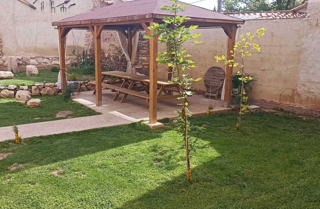 Country House 'Casa Larralde' with Shared Pool, Wi-Fi and Air Conditioning