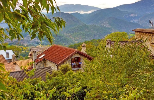 Country House 'Casa Pirinea' with Mountain View and Wi-Fi