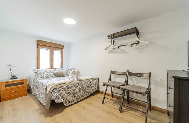 Country House 'Casita La Glorieta' with Mountain View, Private Garden and Wi-Fi