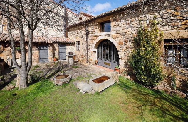 Country House 'El Molino Del Pepe' with Private Terrace, Private Garden and Wi-Fi