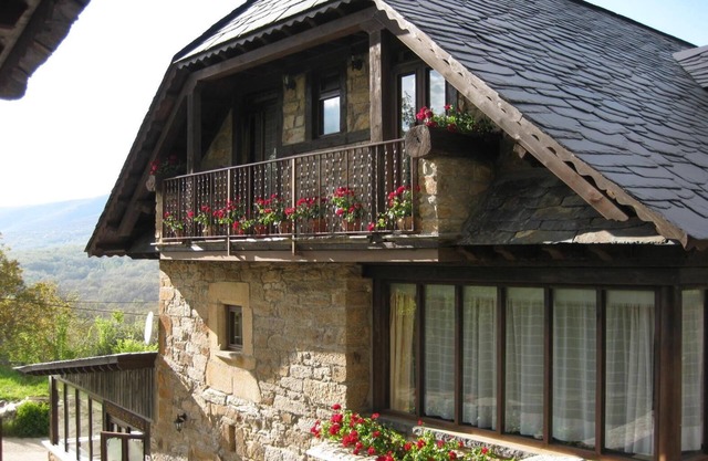 Country House 'Cuarto Del Ama' with Mountain Views, Private Garden and Wi-Fi