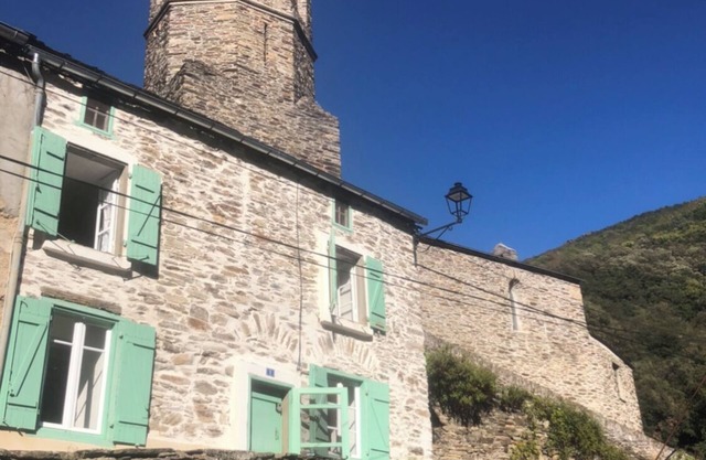 Country house in the heart of the black mountain in Cathar Country.