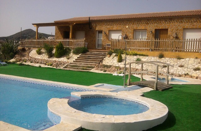 Country house in the Sierra de Bédar with swimming pools and jacuzzi