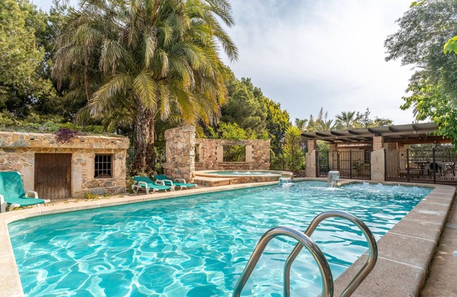 Country House 'La Carrasca - Limón' with Shared Pool, Wi-Fi and Air Conditioning