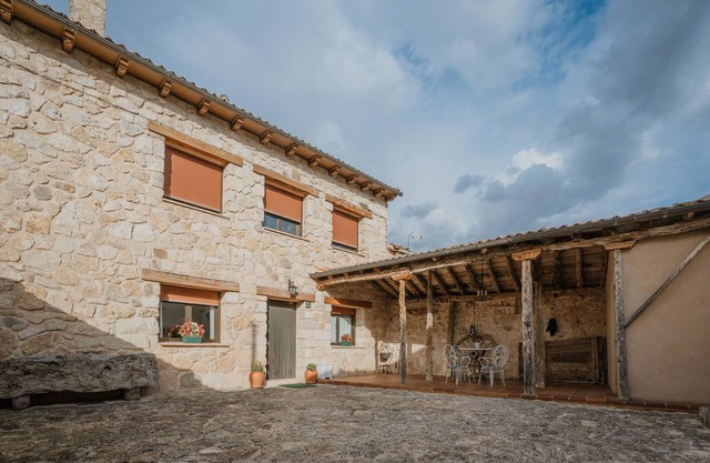 Country House 'La Escondida' with Private Terrace and Wi-Fi