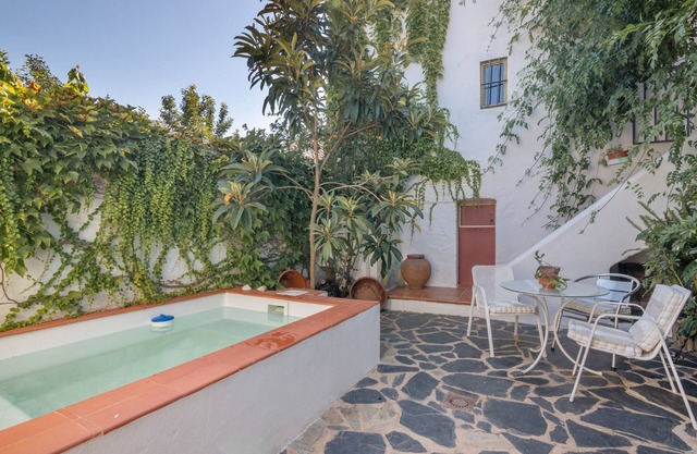 Country House 'La Rana Verde' with Mountain View, Private Pool and Wi-Fi
