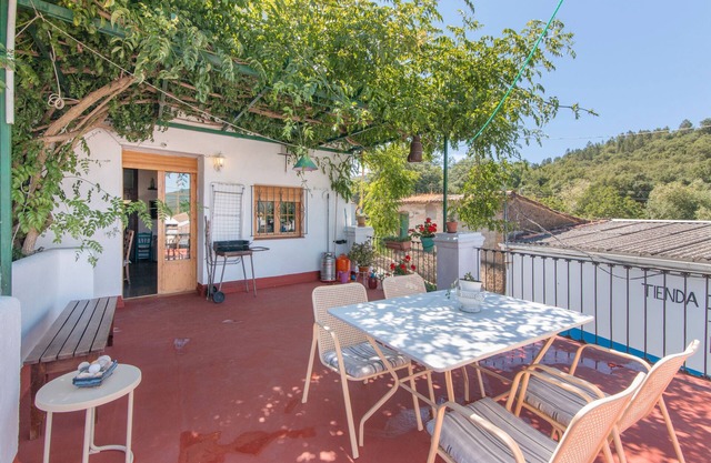 Country House 'La Rana Verde De Arriba' with Mountain View, Private Terrace and Wi-Fi