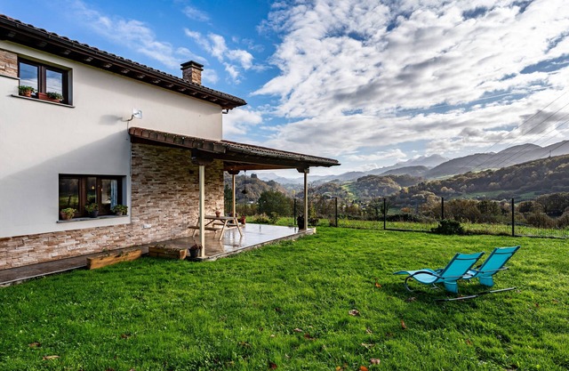Country House 'La Tachuela' with Mountain View, Private Garden and Wi-Fi
