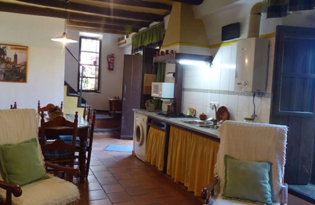 Country House 'Los Cascos' with Mountain View, Shared Pool and Air Conditioning