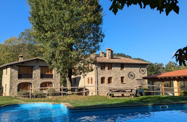 Country House 'Mas El Carrer - La Cabana' with Mountain View, Shared Pool and Wi-Fi