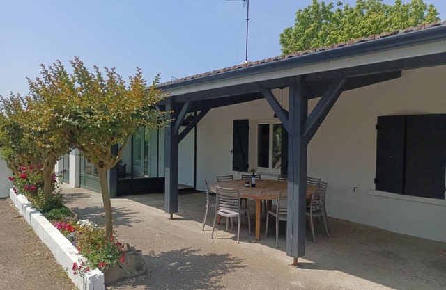 Country house on the Gironde estuary