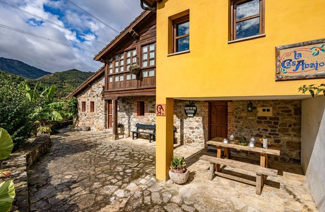 Country House 'Para Casa De Abajo' with Mountain View, Private Terrace and Wi-Fi