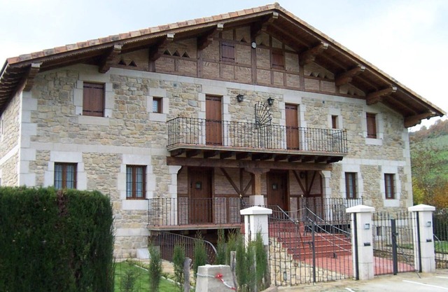 Country House 'Sagastietxea L' with Private Garden