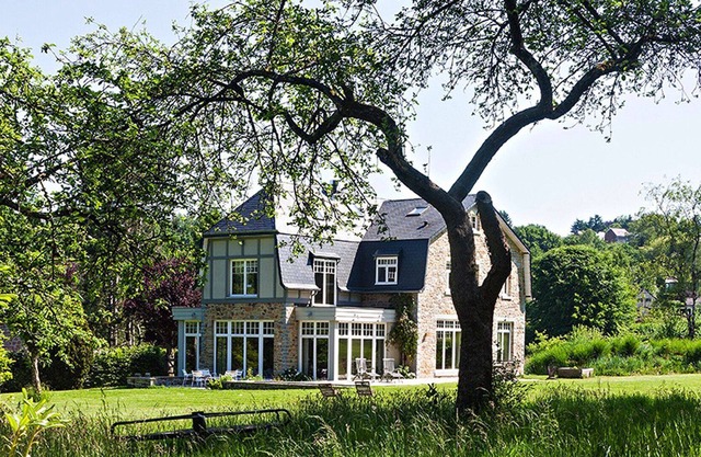 country house tastefully renovated, large garden, pool, bowling - 14 pers.