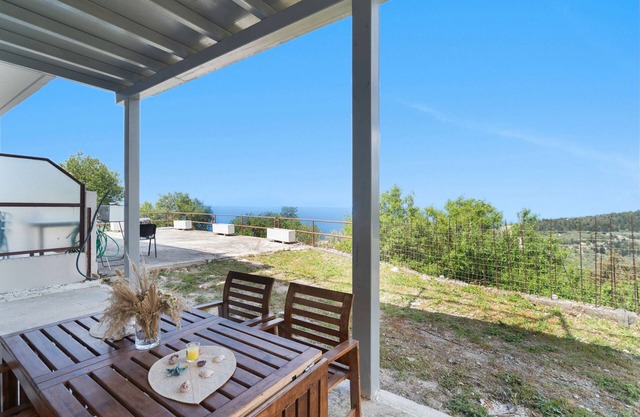 Country House 'Villa Andreas' with Sea View, Private Terrace and Wi-Fi